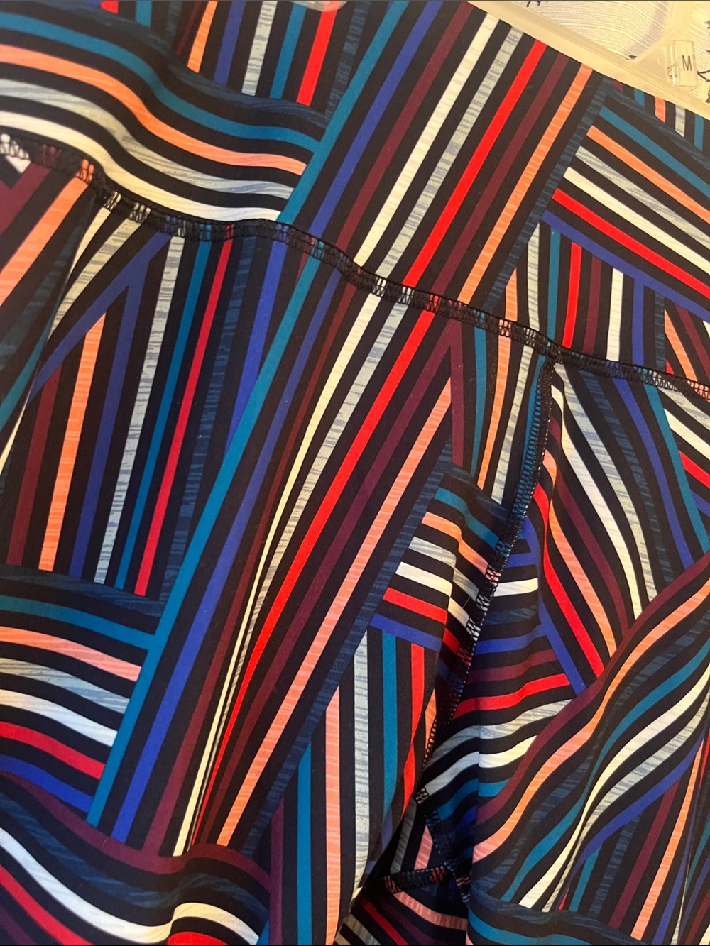 Old Navy Active Criss Cross Stripes Crop Leggings - Picture 2 of 5